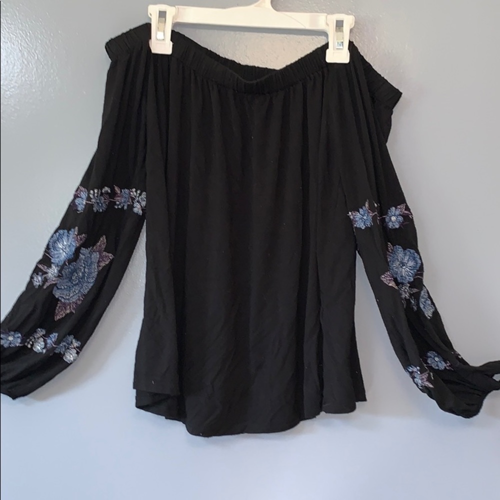 AMERICAN EAGLE OFF THE SHOULDER BLOUSE